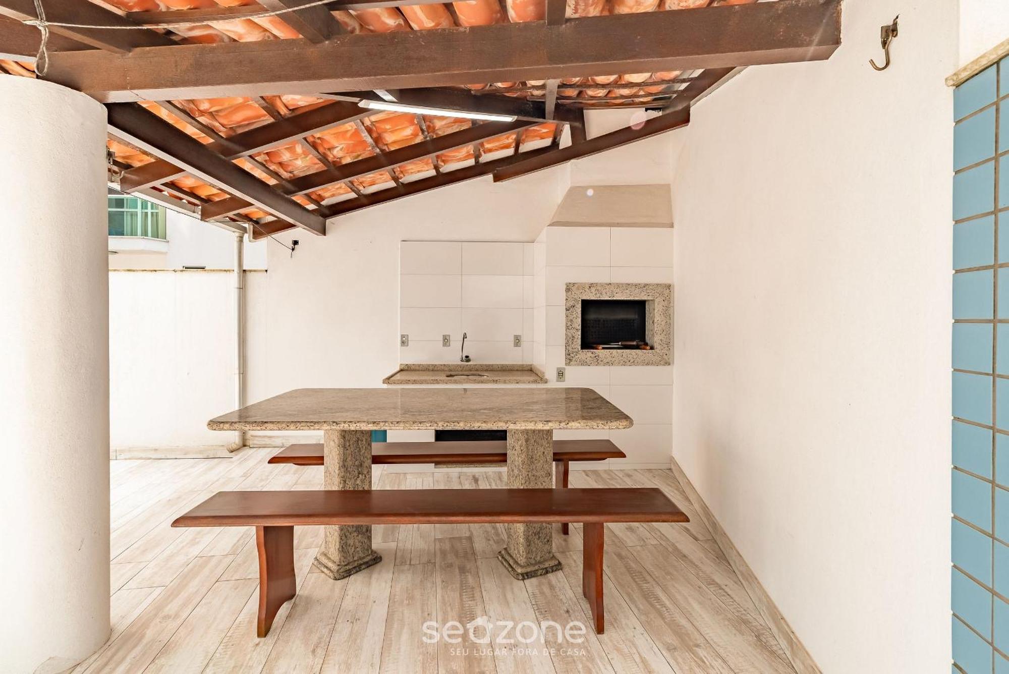 Apartamento C/ Churrasqueira A 80m Da Erv0101
